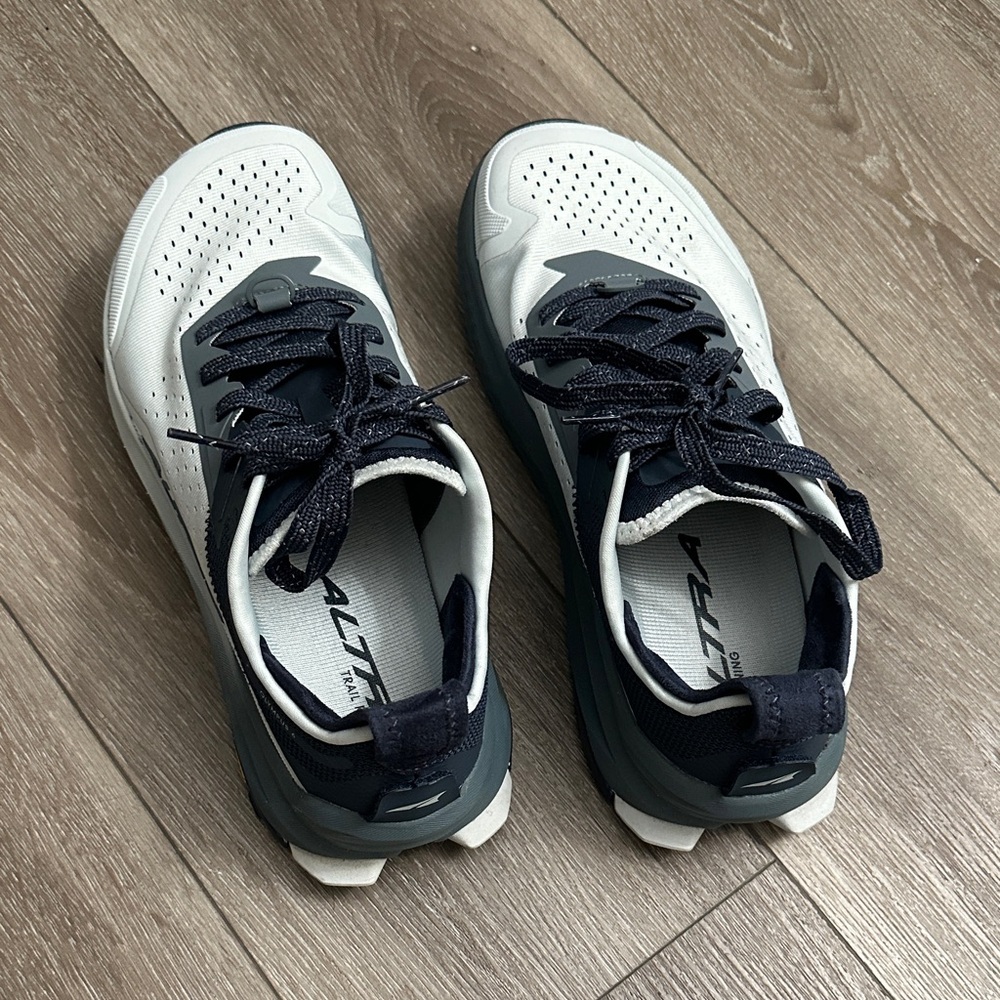 Altra Men's Olympus 6 Athletic Shoes - Dark Blue and White - Picture 3 of 6